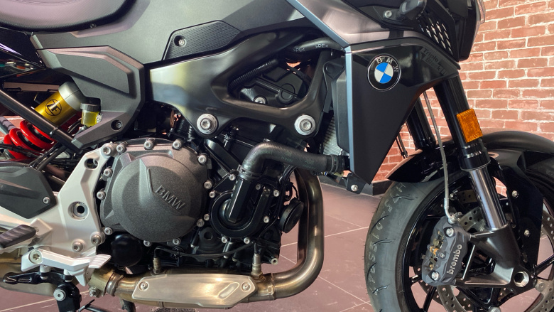 BMW F900 R